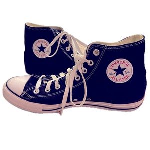 Men’s size 10 Chuck Taylor Converse, High Tops, Black.